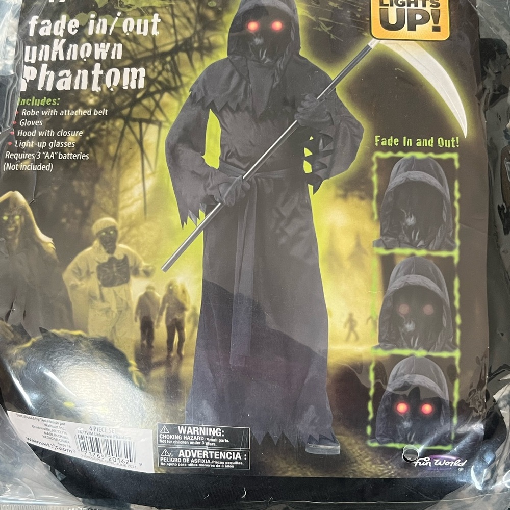 Halloween costumes, fade in/out unknown phantom
